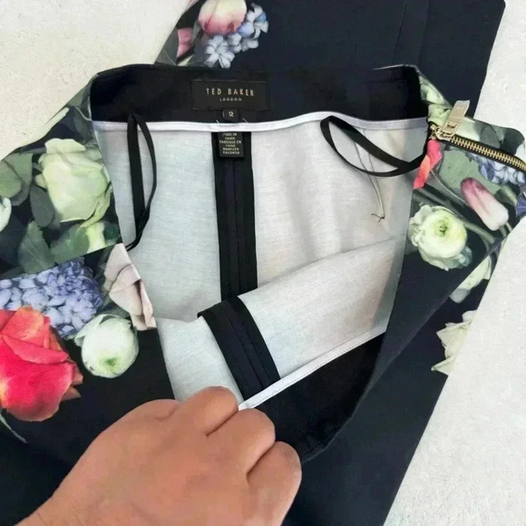 Ted Baker Baynar Kensington Floral Ankle Grazer Trouser Pants in Black size 2 - Picture 6 of 13